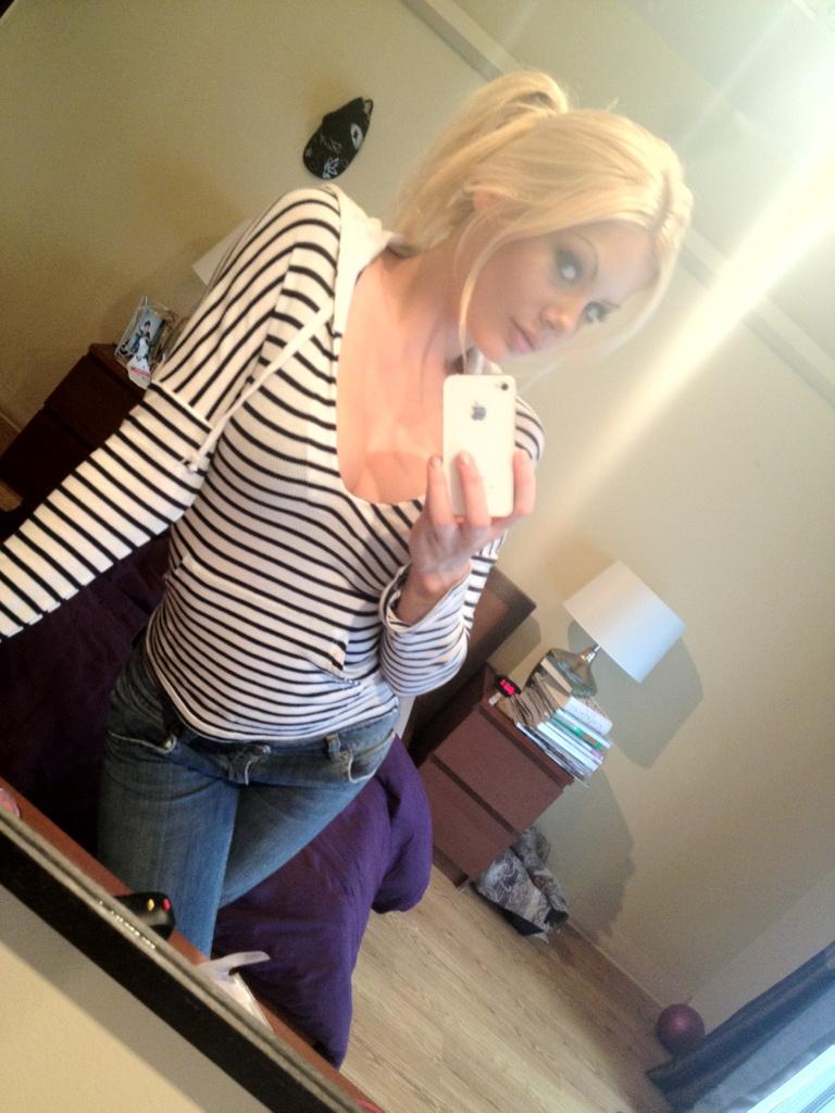 Riley Steele, Selfpic, Selfshot, Selfie, Home, Mirror, Beach Girl