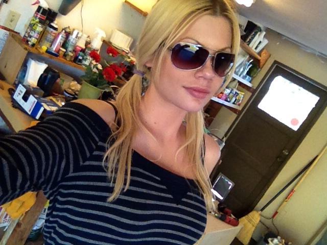 Riley Steele, Selfpic, Selfshot, Selfie, Sunglasses, Garage