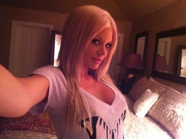 Riley Steele, Selfpic, Selfshot, Selfie, Home, Sexy, Smile, Hot, In Room, Room