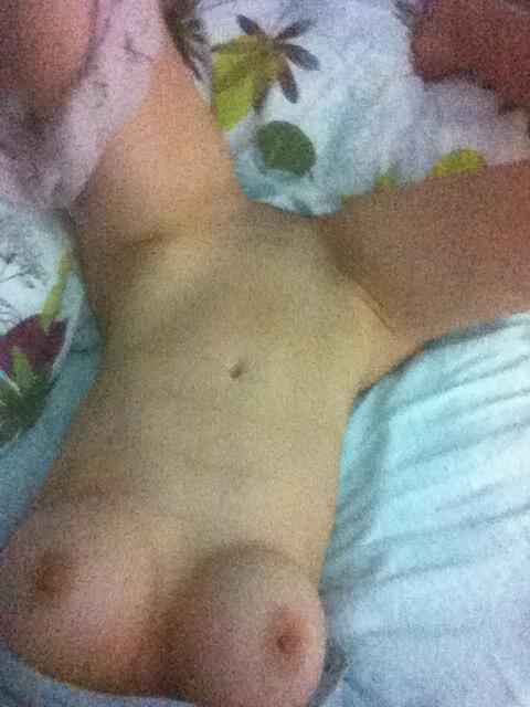 Riley Steele, Selfpic, Selfshot, Selfie, Home, Bed, Horny, Sexy, Body, Pussy, Day