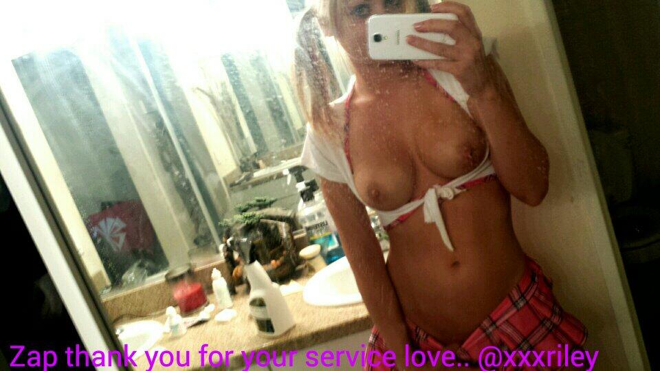 Riley Steele, Selfpic, Selfshot, Selfie, Boobs, Home, Mirror, Horny, Sexy, Tits, Day