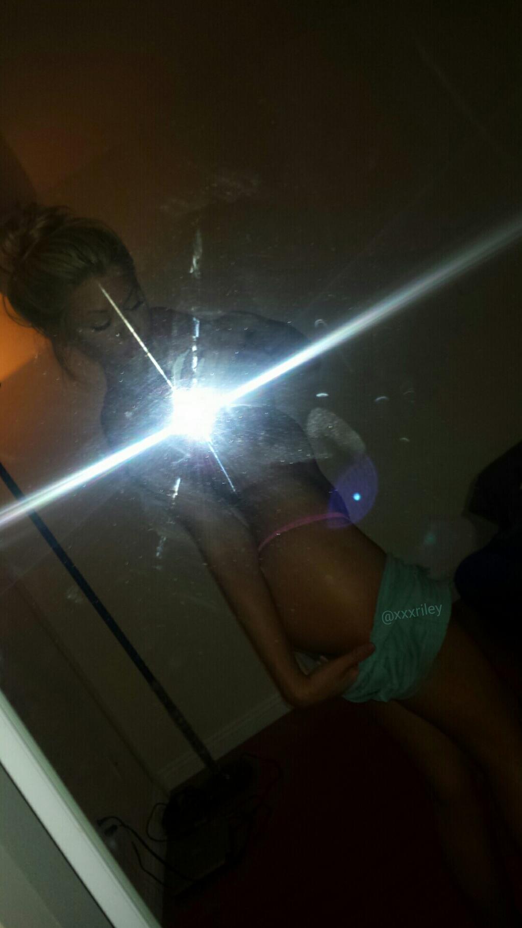 Riley Steele, Selfpic, Selfshot, Selfie, Panties, Home, Mirror, Night, Body, Flash, Evening, In The Dark