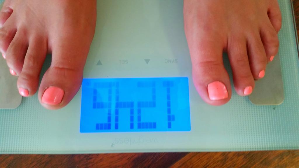 Riley Steele, Selfpic, Selfshot, Selfie, Home, Morning, Toes, Scales, Balance, Weighing-machine