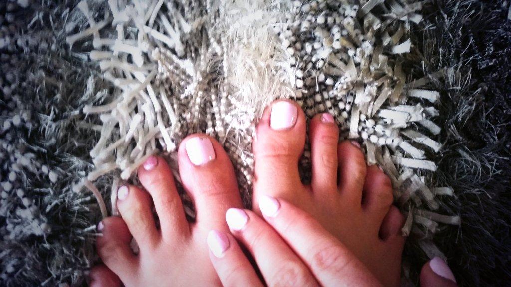Riley Steele, Selfpic, Selfshot, Selfie, Morning, Day, Carpet, Nails, Fingers, Toes