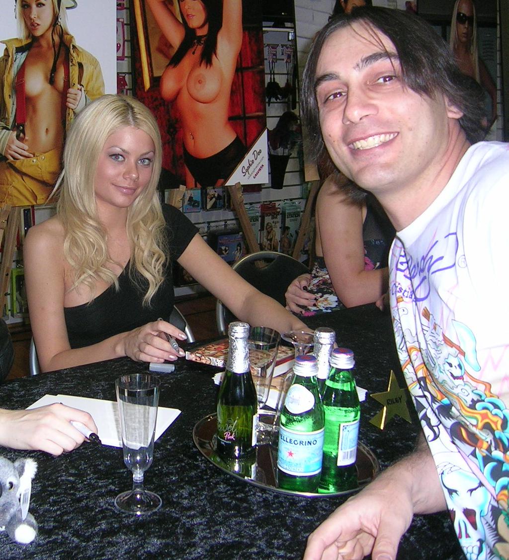 Riley Steele, Feature, Sexy, Evening, On Set, Shot, Riley Pic, With Fan, Autograph Session
