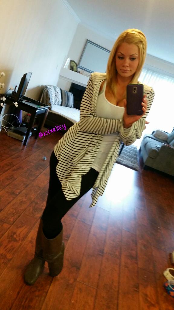 Riley Steele, Selfpic, Selfshot, Selfie, Home, Mirror, Morning, Phone, Day, Usually