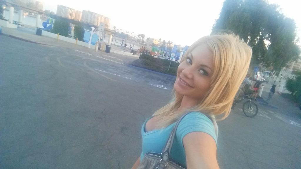 Riley Steele, Selfpic, Selfshot, Selfie, Eyes, Smile, Evening, Street, Cyan, Walking